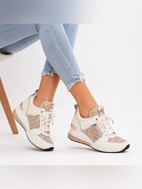 Michael Kors Georgie Trainer Metallic
Woven Leather Rose Gold Shoes US 8
Women